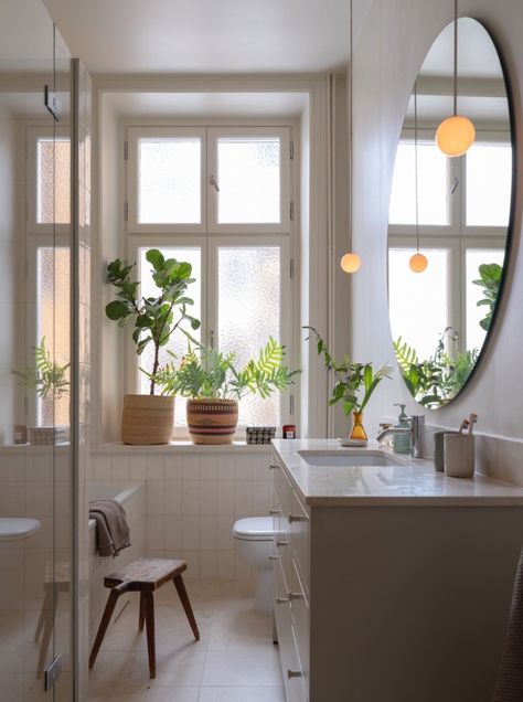 Swedish Bathroom Design, Swedish Bathroom, 1900 Farmhouse, Berlin Apartment, Cottage Bathroom, Interiors Dream, Retro Interior, Bathroom Inspo, Dream Apartment