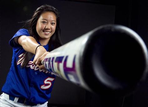 Softball Pose, but substitute the bat for my tennis racket and this pose is perfection! Softball Team Photos, Softball Team Pictures, Softball Pictures Poses, Baseball Things, Softball Photography, Softball Photos, Softball Senior Pictures, Volleyball Senior Pictures, Senior Softball