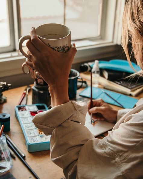 More coffee, please! This is basically what my workspace looks like every day. Sipping lots of coffee and experimenting with different materials. My recent sketchbook series has been so freeing for me. Getting back to the basics, letting go of expectations (from myself or others) and reminding myself why I even love making art in the first place. Photo by the amazing @kenziemaeimages 🫶🏼💛 • • • #sketchbookart #artandcoffee #artinspiration #artistsoninstagram #artstudios #artphotography Working In Coffee Shop, Coffee Shop Working, Making Coffee At Home, Atelier Photography, Lots Of Coffee, Artsy Girl, Cosy Autumn, Artists Studio, In Her Studio