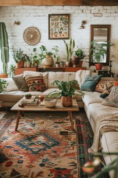 Boho Chic Living Room Grey Couch, Boho With Grey Couch, Small Living Room Decor Farmhouse, Cottage Boho Living Room, Boho Living Room Decor Inspiration, Modern Boho Living Room Inspiration, Small Western Living Room, Boho Sitting Room, Boho Home Living Room