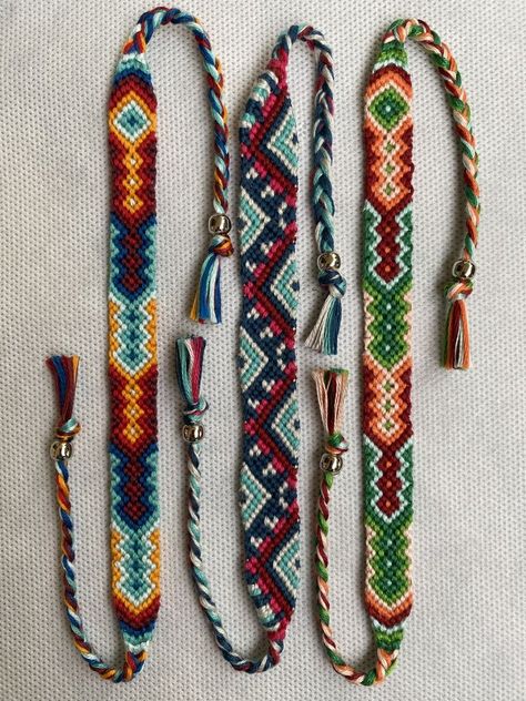 Advanced Friendship Bracelets, Friendship Patterns Bracelet, Unique Friendship Bracelet Patterns, Cute Friendship Bracelets Pattern, Yarn Friendship Bracelets, Friendship Bracelets Ideas, Bracelet Patterns Easy, Friendship Bracelet Ideas, Cool Friendship Bracelets