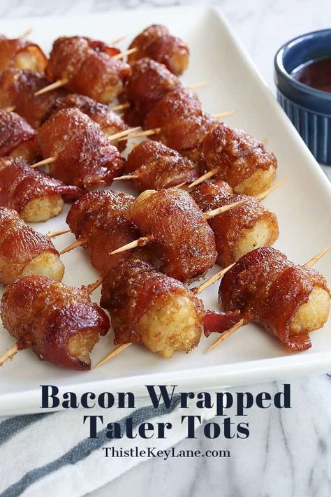 Bacon Wrapped Tater Tots Brown Sugar, Bacon Appetizer Recipes, Bacon Roll Ups, Bacon Wrapped Tater Tots, Bacon Appetizer, Appetizer Wraps, Bacon Recipes Appetizers, Bacon Wrapped Appetizers, Spicy Bacon