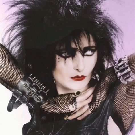 Goth Magazine on Instagram: “"Siouxsie Sioux" 📸 Joe Bangay, 1981” Siouxsie Sioux, Goth Subculture, Sioux, Fav Celebs, Alternative Fashion, Harajuku, Magazine, Musician, Actors