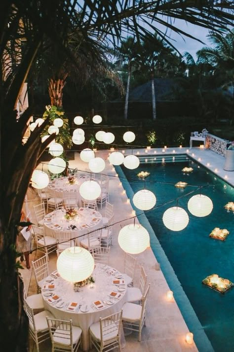 Poolside Reception Ideas, Beach House Reception Ideas, Wedding Welcome Party Ideas Decorations, Hamptons Party Theme, Pool Wedding Reception, Poolside Wedding Reception, Baat Pakki, Pool Wedding, Backyard Weddings