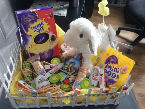 Easter chocolate hamper Easter Hamper For Kids, Chocolate Hamper Basket, Easter Hampers, Unicorn Easter Basket, Easter Hamper, Chocolate Basket, Hamper Ideas, Hamper Gift Basket, Easter Treat Bags