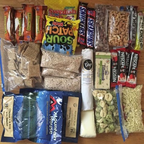 Food pack list for Bikepacking Backpacking Aesthetic, Joe Cruz, Aesthetic Camping, Trail Food, Pack List, Camping Menu, Hiking Snacks, Hiking Food, Bike Camping