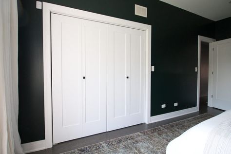 Dark Green Guest Room with Boho Style | The DIY Playbook White Closet Doors, Green Guest Room, Door Handle Diy, Dark Green Rooms, Master Closet Design, Closet Door Handles, Ideas Closet, Black Closet, Dark Green Walls