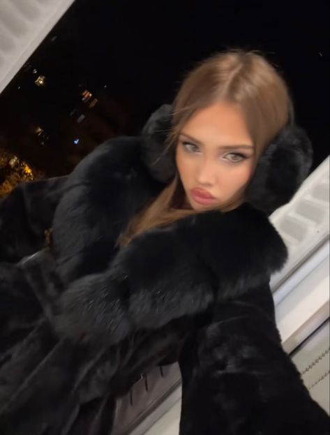 Earmuffs Outfit, Fur Coat Aesthetic, Winter In Europe, Moscow Girls, Russian Clothing, European Girls, Winter Makeup, Dark Makeup, Model Aesthetic