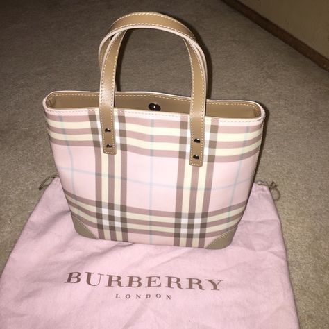 Pink Burberry Bag, Burberry Bag Aesthetic, Luxury Bags Collection, Pink Life, Girly Bags, Pink Girly Things, Luxury Purses, Fancy Bags, Bags Aesthetic