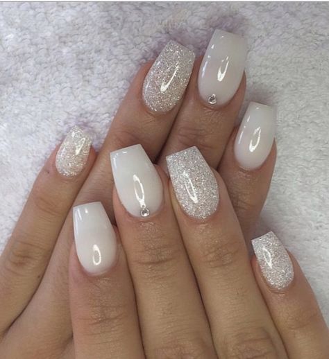 White And Nails Glitter, Nails White And Sparkle, White And Silver Nails Acrylic Short, White Nails For New Years, Winter White Nails 2022, White Glitter Acrylics, Pretty Winter Nails Classy White, White Silver Glitter Nails, White And Silver Short Nails