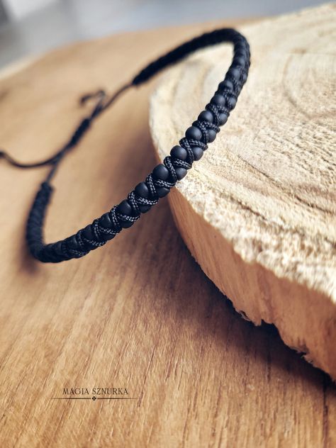 Mens Bracelet Diy, Cord Bracelet Diy, String Bracelet Patterns, Ankle Bracelets Diy, Macrame Bracelet Patterns, Black Macrame, Diy Bracelets Tutorials, Diy Bracelets Easy, Seed Bead Bracelet