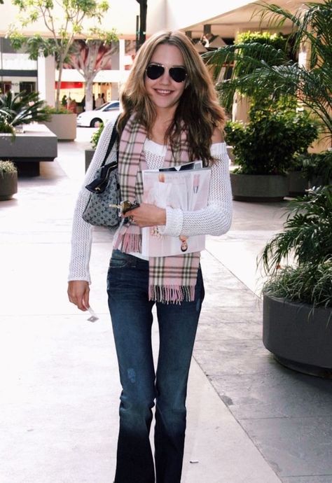 Amanda Bynes Style, Amanda Bynes Outfit, Amanda Bynes 2000s Outfits, 2000s Celebrity Outfits, Amanda Bynes 2000s, Aries Outfits, 90s Lookbook, Model Off Duty Outfits, 00s Mode