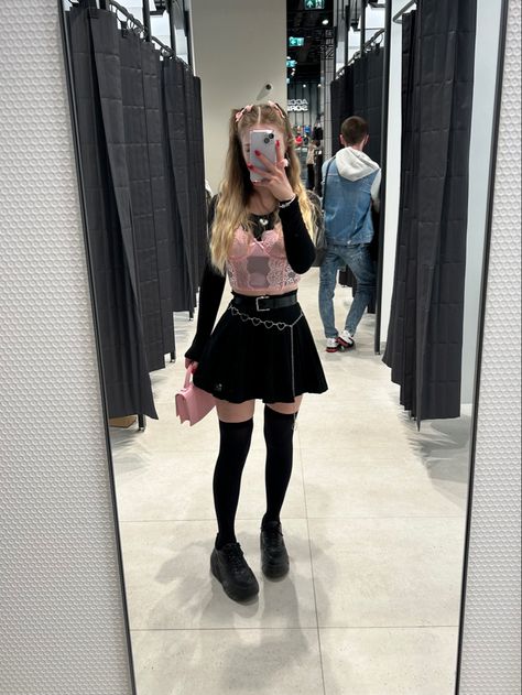 #coquette #dollette #black #pink #outfit Black Pink And White Outfits, Pink And Black Coquette Outfit, Pink And Black Outfit Casual, Pink And Black Aesthetic Outfit, Pink Alt Outfits, Black And Pink Outfit Ideas, Black Coquette Outfit, Pink And Black Outfit Ideas, Alt Aesthetic Outfits