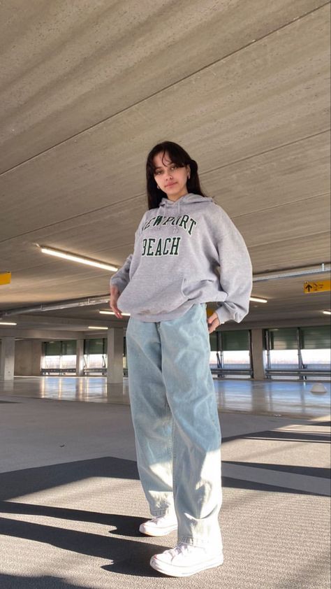 Baggy Fashion, Aesthetic Hoodie, Style Korea, Tomboy Style Outfits, Sweatshirt Outfit, Style Aesthetic, Hoodie Outfit, Cute Poses For Pictures, Tomboy Fashion