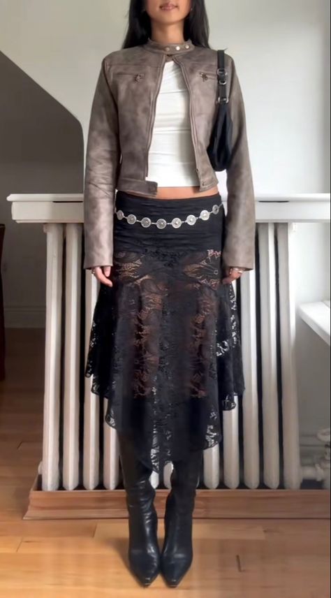 @beckykim_ outfit:princess polly Black Lace Skirt Outfit, Winter Inspo Outfits, Glam Grunge, Outfit Grunge, Net Skirt, Interesting Outfits, Black Lace Skirt, Perfect Fall Outfit, Europe Fashion