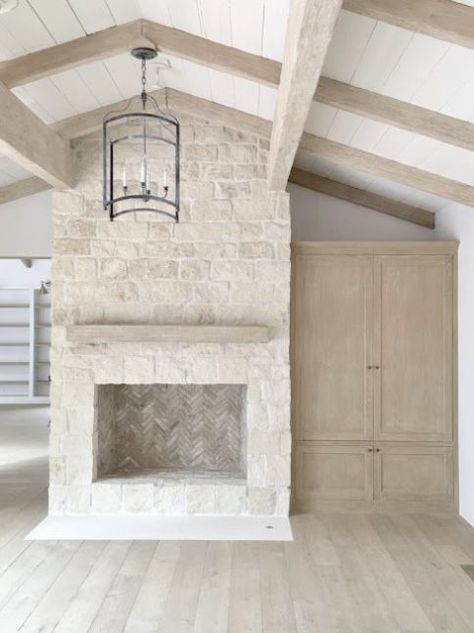 Interior Design Country, Farmhouse Fireplace Ideas, Rustic Farmhouse Fireplace, Modern Farmhouse Fireplace, Stone Fireplace Makeover, Stacked Stone Fireplaces, Small Fireplace, Limestone Fireplace, Farmhouse Fireplace