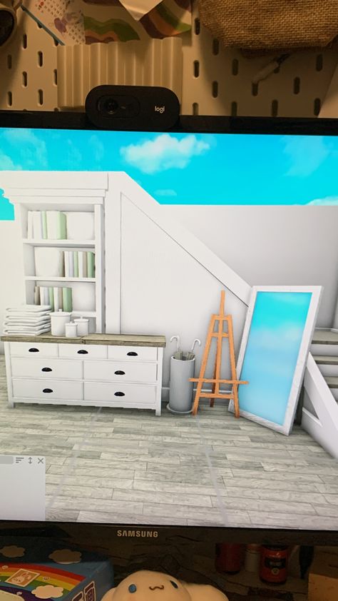 Cute Bloxburg Entry Way, Bloxburg How To Fill Space, Cute Entryway Ideas Bloxburg, Bloxburg Door Entrance Ideas, Hallway Decorating Bloxburg, House Entrance Bloxburg, Bloxburg Entryway Ideas Aesthetic, Bloxburg Front Door Ideas Inside, Entryway Bloxburg Ideas