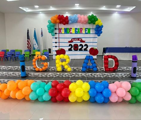 Kindergarten Graduation Themes, Preschool Graduation Decorations, Preschool Graduation Theme, Preschool Graduation Party, Elementary Graduation, Kindergarten Graduation Party, Graduation Table, Diy Preschool, Pre K Graduation