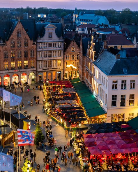 It's the most wonderful tome of the year ☃️🎄💫 📍 Bruges, Christmas Market from Historium Tower #brugesbelgium #bruges #brugge #brügge #bestvacations #bestofbelgium #visitbruges #visitbelgium #map_of_europe #belgium_unite #travelbloggers #travelphotography #reelsbelgium #picturesque #christmas2024 #christmasfair #christmasmarket #christmasmarketbruges #belgië #kerstmis2024 #kerstmis #kerstmismarkt Bruges Christmas Market, Bruges Christmas, Visit Belgium, Bruges Belgium, Europe Map, Christmas Market, Best Vacations, Travel Blogger, Belgium