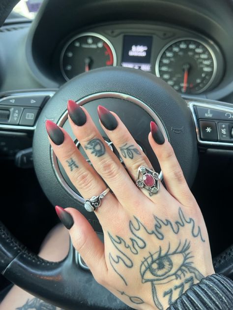 Ombre matte red and black nails Matt Black And Red Nails, Black And Red Nail Ideas, Black Ombré Nails, Black And Red Nails, Red And Black Nails, Red Tip Nails, Black Ombre Nails, Red Nail Designs, Black Ombre