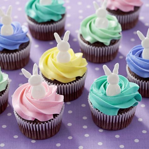 Mini Cupcake Ideas, Baking Photos, Decorative Cupcakes, Easter Cupcake Recipes, Easter Cupcakes Easy, Easter Dessert Table, Angel Food Cupcakes, Food Easter, Mini Carrot Cake