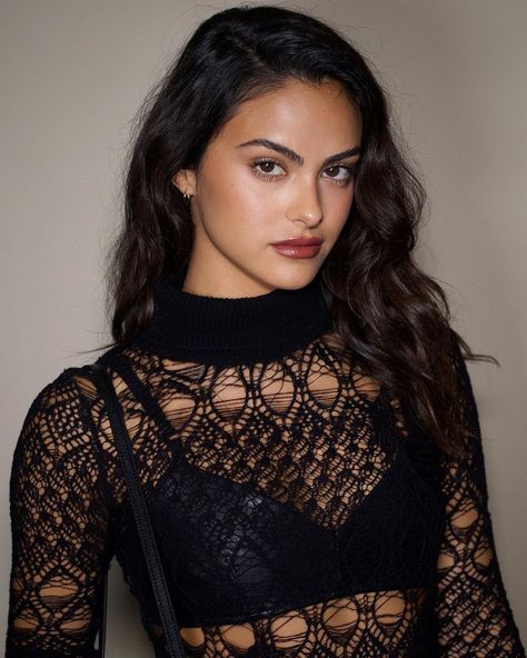 (1) riverdaleladiesdaily on Tumblr Camila Mendes Style, Camilla Mendes, Cami Mendes, Girl Actors, Female Villains, Camila Mendes, Female Face, Celebrity Look, Look Alike