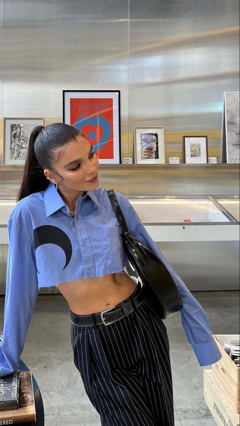 Cropped Shirt Outfit, Pinstripe Pants Outfit, Cocktail Outfit, Trendy Fashion Outfits, Foto Ideas Instagram, Tshirt Outfits, Comfy Fashion, Simple Trendy Outfits, Urban Outfits