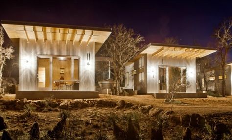 Friends build a tiny house compound in the middle of nowhere they call 'Bestie Row' Design Case Mici, Small House Pictures, Vacation Cabins, Design Casa Piccola, Small Modern Cabin, Land Ideas, Cottage Designs, Future Space, Tiny House Community