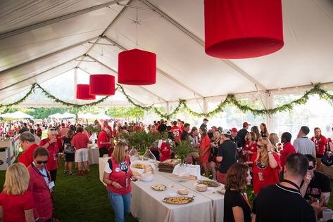 Tailgating Like Champs - WM EventsWM Events Alumni Events Ideas, Alumni Engagement, Uga Tailgate, Alumni Homecoming, Tailgate Tent, Entrance Signage, Alumni Events, Homecoming Games, Tent Set Up