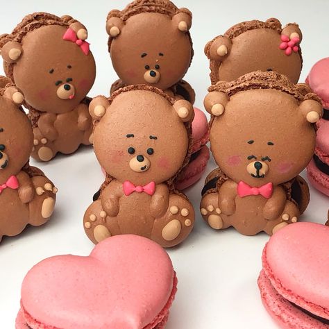 Teddy Bear Macarons, Bear Macarons, Cute Macarons, Macaron Art, Heart Macarons, Bear Ideas, Macaron Cookies, Italian Meringue, Almond Powder