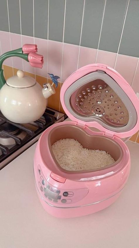 Lovecore Kitchen, Kawaii Kitchen Accessories, Dapur Pink, Kawaii Interior, Webcore Aesthetic, Pink Kitchen Decor, Girly Apartments, Girly Apartment Decor, Cute Furniture