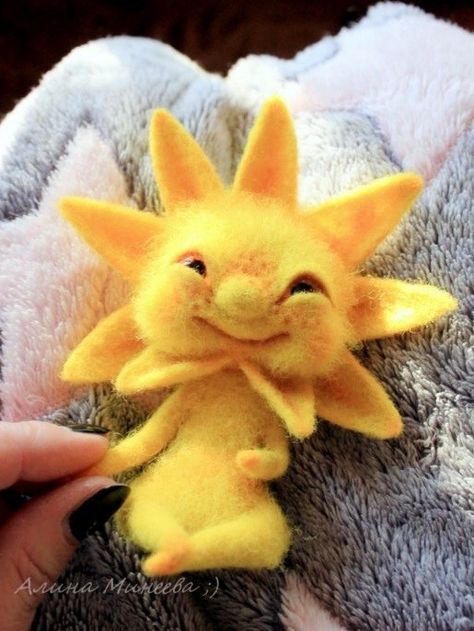 Tovad Ull, Needle Felting Diy, Felted Wool Crafts, Needle Felting Tutorials, Felt Embroidery, Felt Baby, Needle Felting Projects, Wool Projects, Felting Tutorials