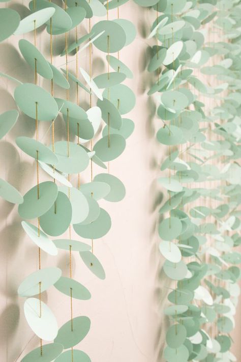 Diy Photo Backdrop, Dekor Diy, Diy Event, Diy Backdrop, Paper Punch, Décor Diy, The Ceiling, Diy Photo, Photo Backdrop