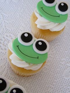 Frog Cupcakes, Frog Cookies, Frog Cake, Frog Party, Cupcake Pictures, Kid Cupcakes, Fondant Cupcake Toppers, Animal Cupcakes, Fondant Animals