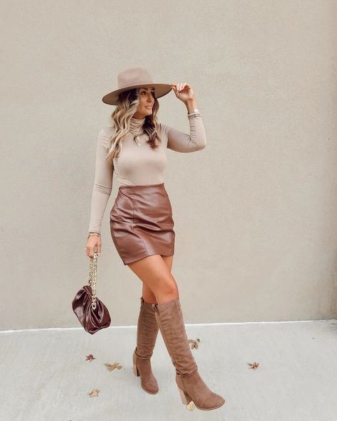 25+ Stylish Fall Outfit Ideas You'll Absolutely Love – May the Ray Crop Top Ideas, Western Dresses For Women, Thanksgiving Outfit Women, Leather Skirt Outfit, Stylish Crop Top, Skirt Outfits Fall, Looks Country, The Ray, Stylish Fall Outfits