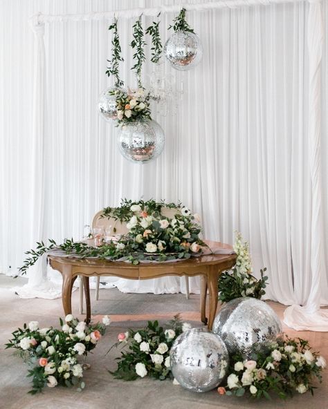 Chicago Wedding Inspiration with Two Brides - Elizabeth Anne Designs: The Wedding Blog Disco Sweetheart Table, Disco Ball Sweetheart Table, Vintage Disco Ball Aesthetic, Disco Desert, Ibiza Interiors, Exhibition Ideas, Chicago Vintage, Disco Wedding, Wedding Lounge