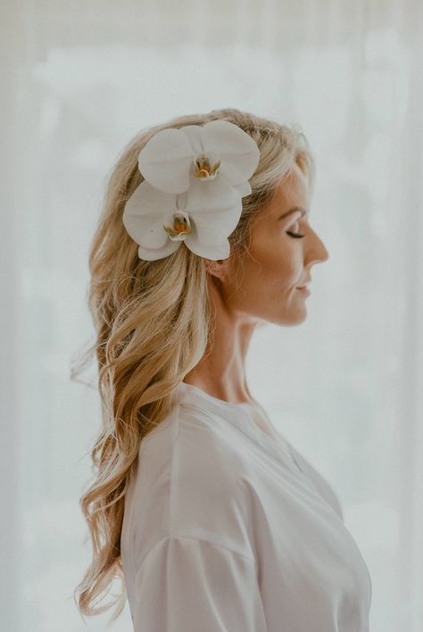 Boho Hawaiian Wedding, Wedding Hairstlyes, Hawaiian Wedding Flowers, Destination Wedding Hair, Bride Hair Flowers, Bridal Hair Flower, Big Island Wedding, Winter Wedding Hair, Beach Wedding Flowers