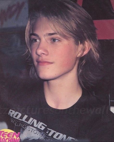 Popular 90s Hairstyles, 90s Hairstyles Men, Taylor Hanson, Photographie Portrait Inspiration, Boy Face, Hairstyles Men, 90s Hairstyles, Blonde Boys, Blonde Guys