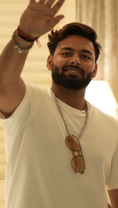 Rishabh Pant, Indian Flag Wallpaper, India Cricket Team, India Cricket, Flag Wallpaper, Indian Flag, Whatsapp Dp, Cricket Team, Flag