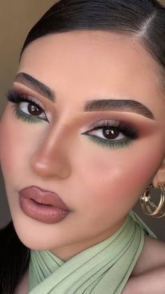 How to Create the Perfect Date Night Outfit and Makeup Ideas for Every Style #makeuptutorial #makeup #beauty #макияж #eyemakeup #подводка Sage Green Makeup, Glamor Makeup, Mint Green Outfits, Occasion Makeup, Special Occasion Makeup, Glam Makeup Tutorial, Perfect Date Night, The Perfect Date, Makeup Supplies