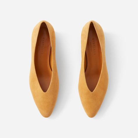 Everlane V Heel review. Trending Heels, Camo Shoes, Everlane Shoes, Blue Suede Shoes, Minimalist Shoes, Black Pumps Heels, Flats Sandals, Brogue Shoes, Best Running Shoes