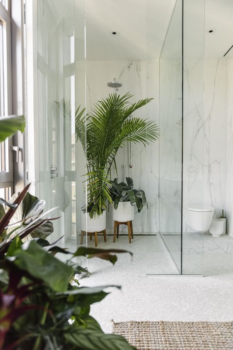 Floor Plant In Bathroom, Bathroom Plant Vase, Modern Bathroom Plants, Bathroom Floor Plants, Snake Plant Bathroom, Bathroom Plants Aesthetic, White Bathroom Plants, Bathroom Decor Ideas Green, Shower With Plants