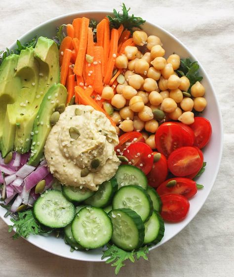 Everyday Nourish Bowl...Filled with nutrient dense ingredient, this vegan nourish bowl recipe is great for a light and healthy lunch, dinner or make ahead meal idea! Nourish Bowl, Makanan Diet, God Mat, White Plate, Future Life, Raw Food Recipes, Healthy Lunch, Healthy Fats, Hummus