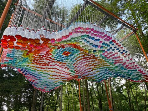 Outdoor Building Decor Ideas, Outdoor Interactive Installation, Outdoor Art Installation Ideas, Street Decoration Ideas, Festival Art Installation, Family Winter Activities, Winter Break Bucket List, Outdoor Art Installation, Colorful Art Installations