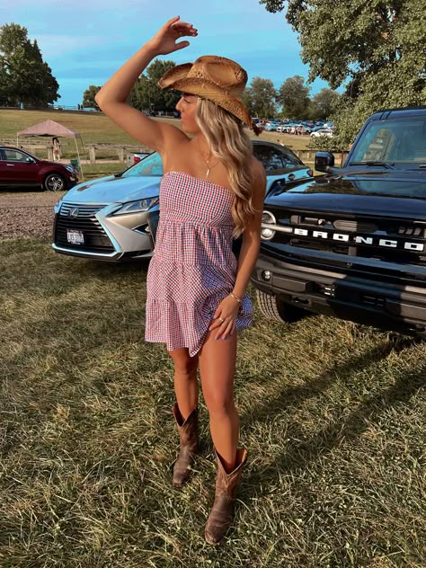 Country Concert Picture Ideas Solo, Country Concert Dress And Boots, Country Concert Outfit Brown Boots, Country Concert Dresses, Country Concert Outfit Dress, Outdoor Country Concert Outfit, Country Boots Outfit, Stagecoach 2024, Country Concert Dress