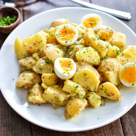 Potato Salad with Soft-Boiled Eggs and Maple Mustard Dressing is a summer picnic recipe that you need to add to your recipe box! | www.cookingandbeer.com Dressing For Potato Salad, Boiled Potatoes Recipe, Potato Salad Mustard, Potato Salad Dill, Potato Salad Dressing, Salad Potato, Potato Salad Recipe Easy, Telur Rebus, Greek Pasta Salad