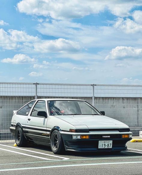 E86 Toyota, Toyota Trueno, Trueno Ae86, Ae86 Trueno, Ae 86, Initial D Car, Toyota Ae86, Hatchback Cars, Best Jdm Cars