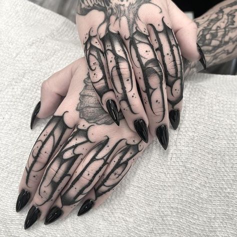 Hand Tattoo Lettering, Lettering Finger Tattoo, Knuckle Tattoos Font, Goth Knuckle Tattoo, 8 Letter Words Knuckle Tattoo, Dark Lettering Finger Tattoo, Goth Finger Tattoos, Dark Lettering Tattoo Fonts, Fingers Tattoos