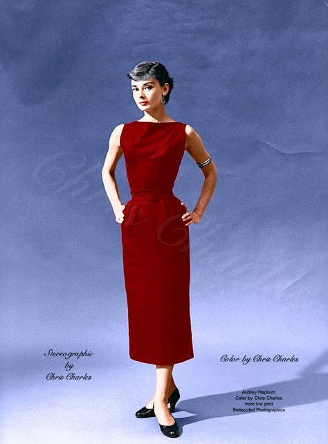 Iconic Film Dresses, Audrey Hepburn Summer Style, Audrey Hepburn Red Carpet, Old Hollywood Outfit Ideas Casual, Old Hollywood Glam Outfit, Audrey Hepburn Winter, Audrey Hepburn Red Dress, Hollywood Glam Outfit, Hepburn Wedding Dress