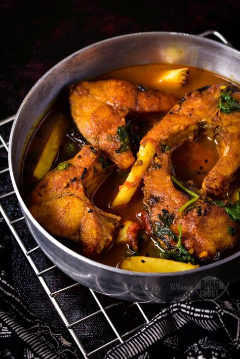 Indian Prawn Recipes, Bengali Dishes, Macher Jhol, Bengali Fish Recipes, Rohu Fish, Bengali Fish Curry, Bengali Cuisine, Bengali Recipes, Veg Recipes Of India